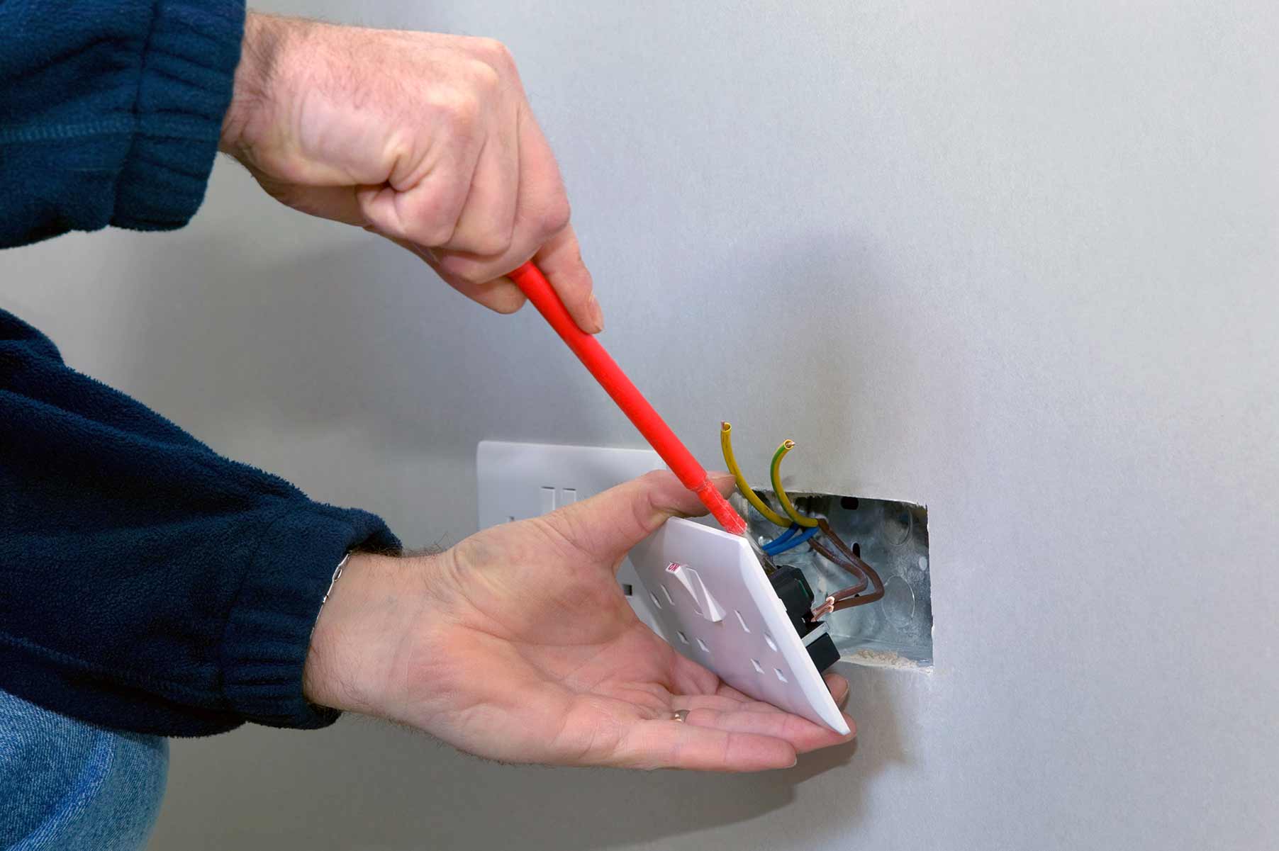 Our electricians can install plug sockets for domestic and commercial proeprties in Corringham and the local area. 